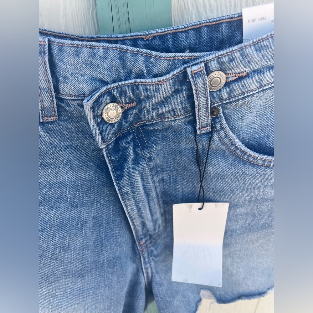 Zara Crossed Waist High Rise Mom Fit BermudaShorts Distressed‎ Size 4 - Picture 4 of 7